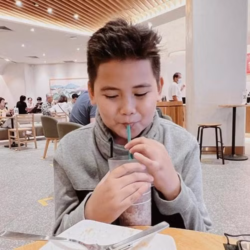 Cậu bé Shan. Ảnh: Instagram.