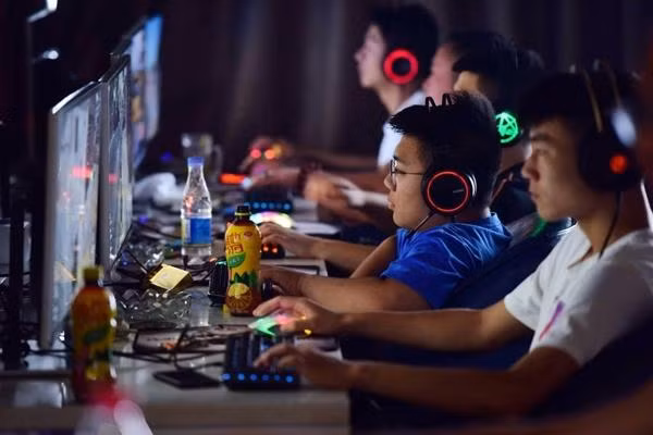 Vì nghiện game, Wang đã không đủ điểm để học tiếp đại học. Ảnh minh họa: GDB.