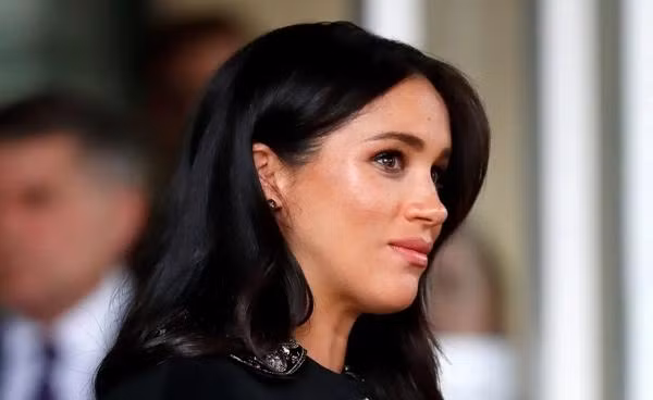 Meghan lần đầu tiên xin lỗi vì... quên việc mình đã cung cấp thông tin. Ảnh: Max Mumby/ Indigo/ Getty Images. Meghan lần đầu tiên xin lỗi vì... quên việc mình đã cung cấp thông tin. Ảnh: Max Mumby/ Indigo/ Getty Images.