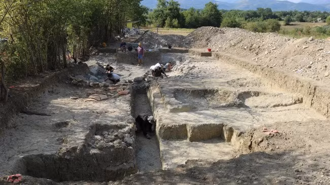 Các nhà khảo cổ đang khai quật một biệt thự ở Fregellae được xây dựng khoảng 80 năm trước khi thành phố bị người La Mã bao vây và thiêu rụi vào năm 125 trước Công nguyên (Ảnh: Dominik Maschek/LEIZA) Các nhà khảo cổ đang khai quật một biệt thự ở Fregellae được xây dựng khoảng 80 năm trước khi thành phố bị người La Mã bao vây và thiêu rụi vào năm 125 trước Công nguyên (Ảnh: Dominik Maschek/LEIZA)
