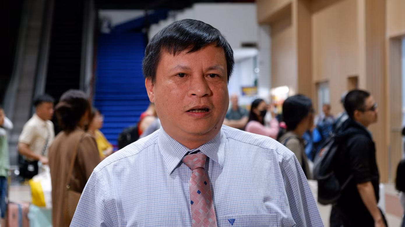"Đoàn tàu SNT6/SNT3 là sản phẩm thử nghiệm đầu tiên hợp tác, xã hội hóa giữa ngành đường sắt Việt Nam và đối tác tư nhân. Tuyến Sài Gòn - Nha Trang cũng là tuyến đường sắt đầu tiên ngành đường sắt hợp tác với công ty tư nhân khai thác thương mại. Đoàn tàu sẽ chạy thử nghiệm 2 tháng, sau đó ngành đường sắt sẽ đánh giá để có thể đưa ra chính sách thu hút thêm đối tác tham gia lĩnh vực này"- ông Phan Quốc Anh, Phó Tổng Giám đốc Tổng Công ty Đường sắt Việt Nam cho biết. "Đoàn tàu SNT6/SNT3 là sản phẩm thử nghiệm đầu tiên hợp tác, xã hội hóa giữa ngành đường sắt Việt Nam và đối tác tư nhân. Tuyến Sài Gòn - Nha Trang cũng là tuyến đường sắt đầu tiên ngành đường sắt hợp tác với công ty tư nhân khai thác thương mại. Đoàn tàu sẽ chạy thử nghiệm 2 tháng, sau đó ngành đường sắt sẽ đánh giá để có thể đưa ra chính sách thu hút thêm đối tác tham gia lĩnh vực này"- ông Phan Quốc Anh, Phó Tổng Giám đốc Tổng Công ty Đường sắt Việt Nam cho biết.