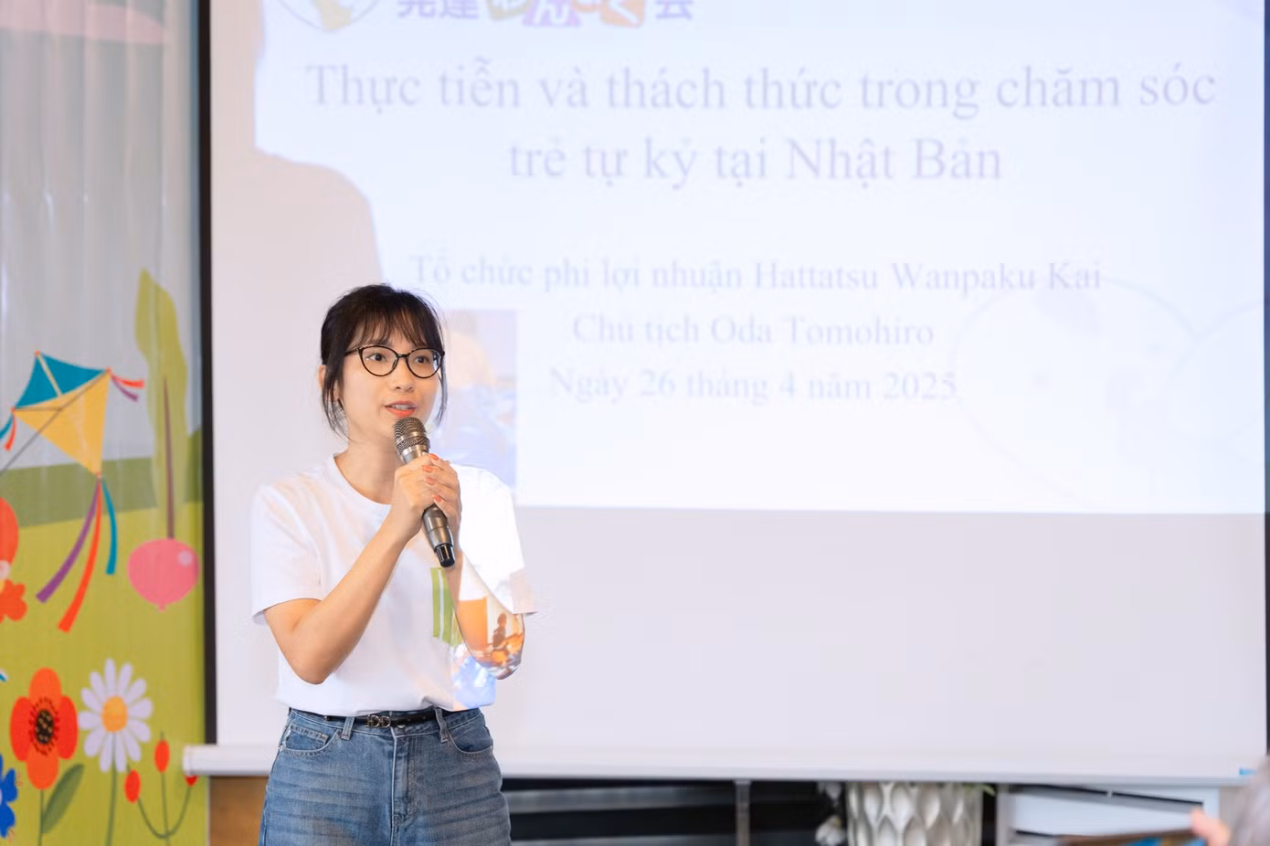 Chị Trần Vân Anh, người sáng lập dự án AME House chia sẻ, Trẻ VIP – trẻ tự kỷ là một đứa trẻ đặc biệt! Thế giới của trẻ khác với những đứa trẻ khác, nhưng chị tin rằng trẻ có những tiềm năng riêng, những món quà ẩn giấu mà chỉ cần được khơi gợi đúng cách, trẻ sẽ tỏa sáng rực rỡ...