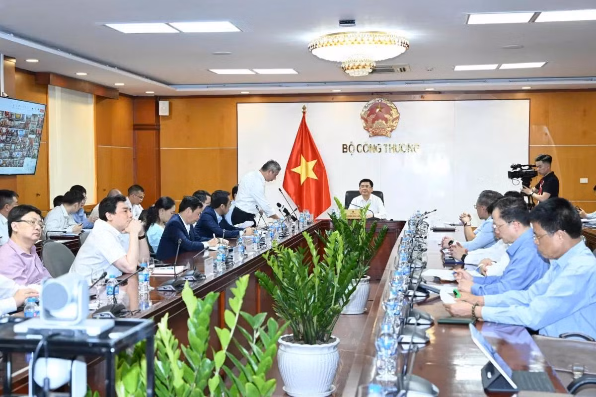 Bộ trưởng Công Thương chủ trì hội nghị. Bộ trưởng Công Thương chủ trì hội nghị.