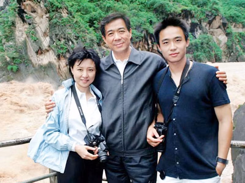 Bạc Qua Qua và bố mẹ