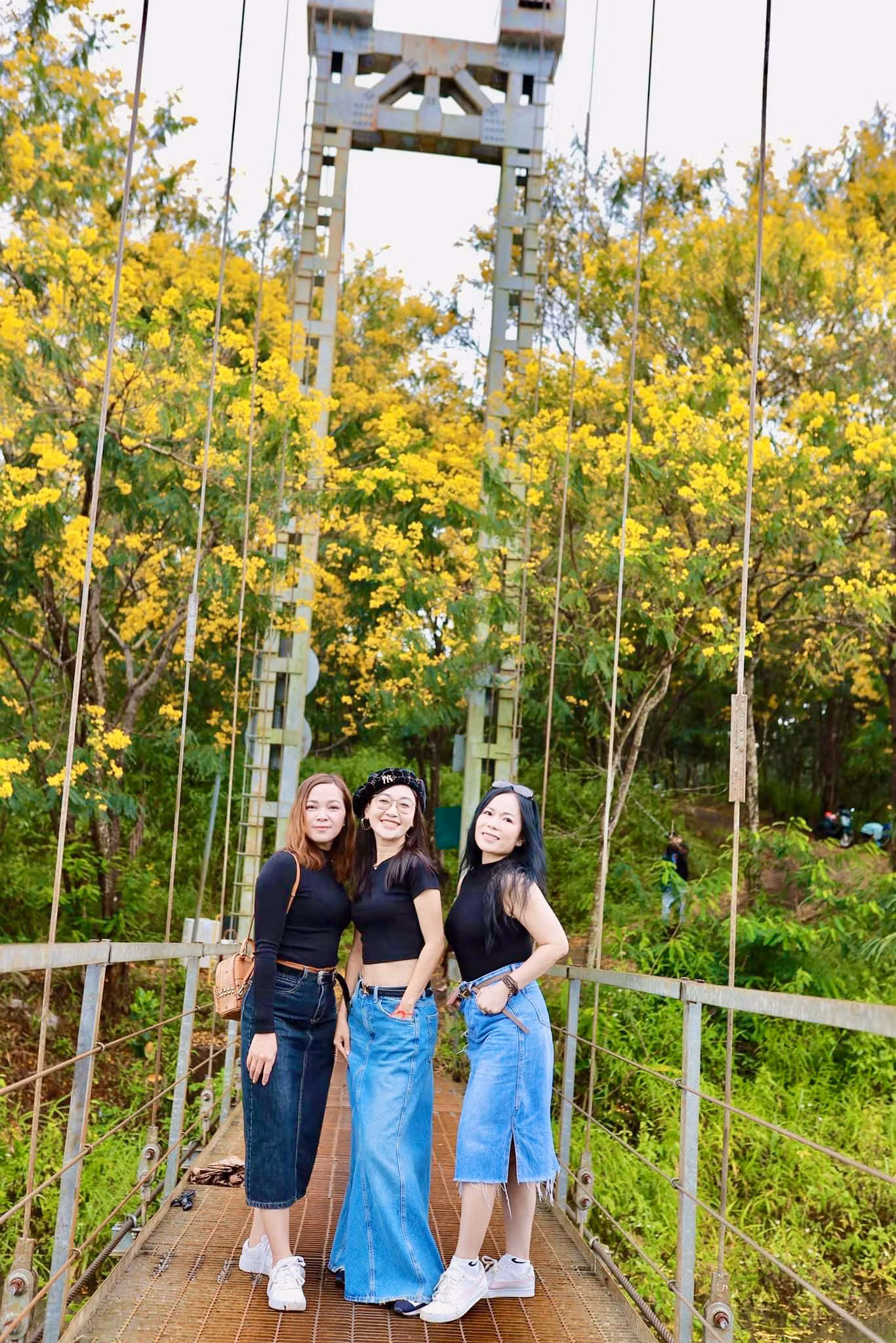 Theo cơ quan chức năng, hiện Đắk Nông đang trong thời điểm mùa mưa, người dân và du khách đến khu vực cầu treo Đắk R'Moan chụp ảnh, tuyệt đối không được chủ quan để tránh xảy ra sự cố đáng tiếc.