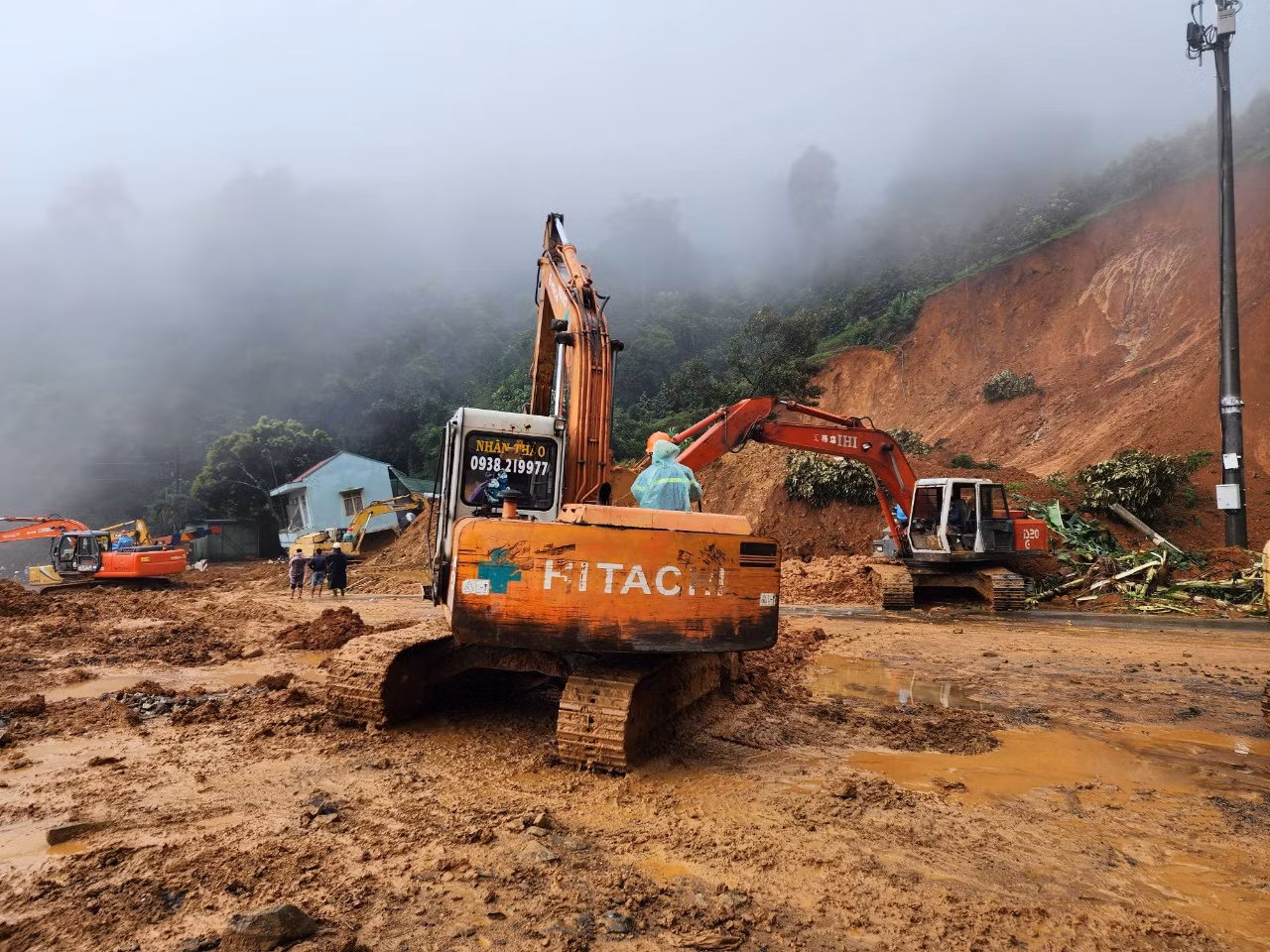 Theo UBND xã Đại Lào (TP Bảo Lộc, Lâm Đồng), nạn nhân được tìm thấy trưa nay là anh Phạm Ngọc Anh (23 tuổi, ngụ tại tỉnh Thanh Hóa). Ảnh: D.P
