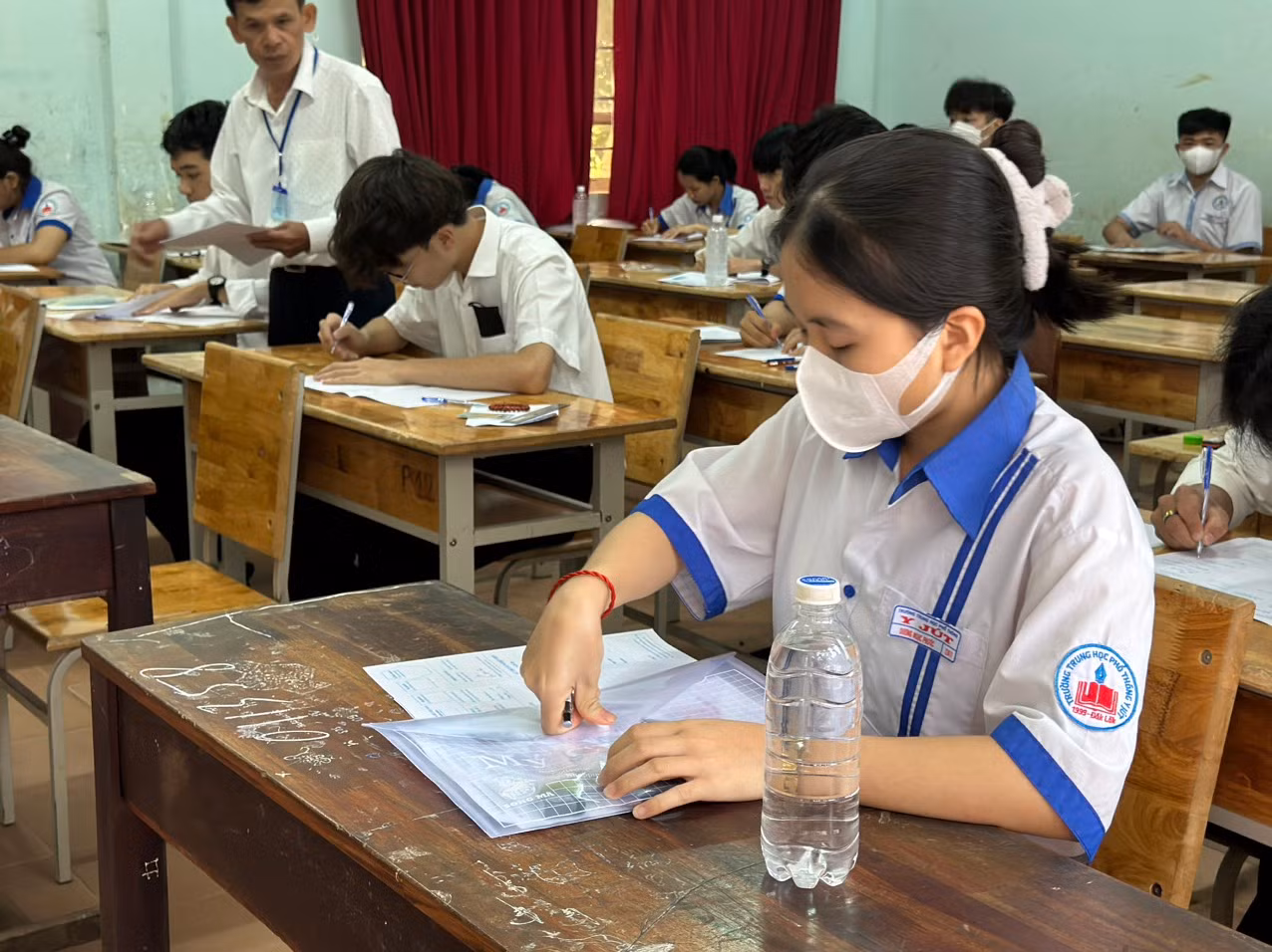 Thí sinh điền thông tin cá nhân vào bài thi