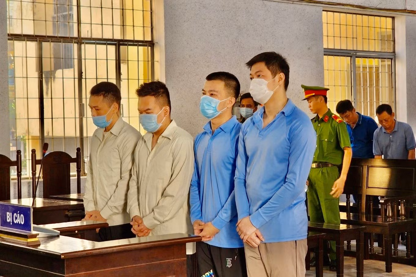 Các bị cáo tại phiên tòa xét xử sơ thẩm Các bị cáo tại phiên tòa xét xử sơ thẩm