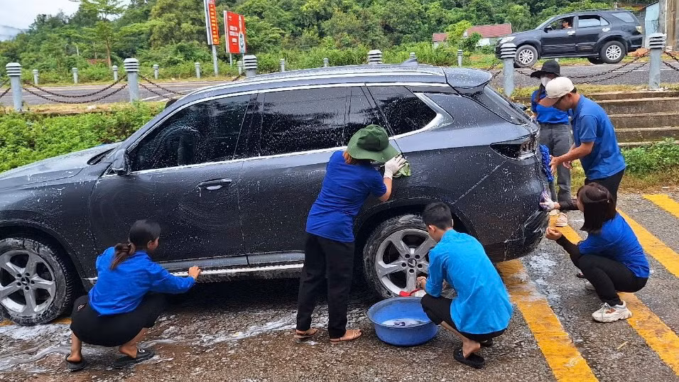 Cụ thể, trong 3 ngày (22-25/8), hơn 150 đoàn viên thanh niên huyện Kon Rẫy tham gia rửa xe gây quỹ.