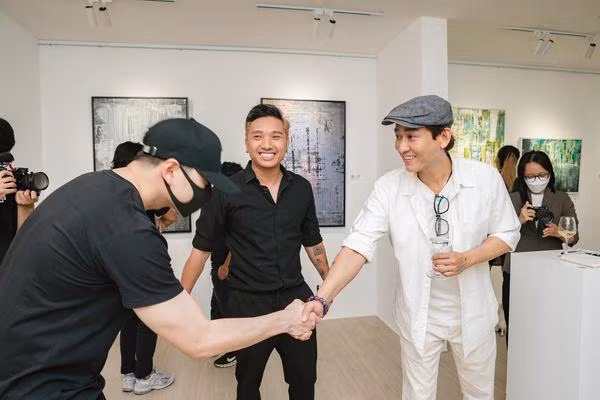 Karik đến chúc mừng Hứa Vĩ Văn
