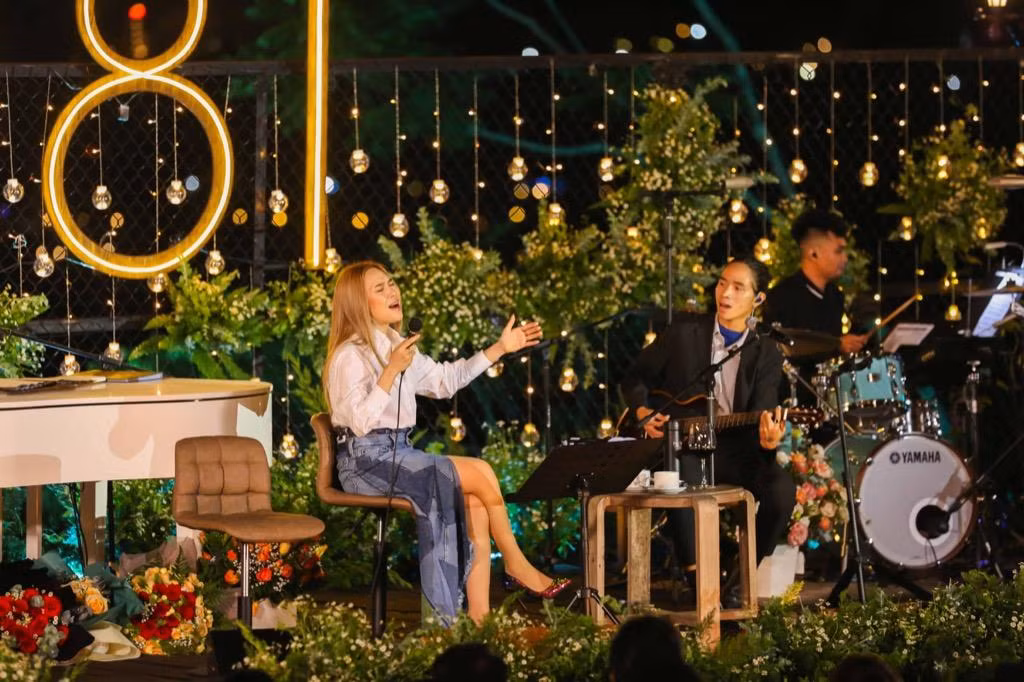 "Chị đẹp" của showbiz Việt lần đầu kết hợp cùng Thịnh Suy. "Chị đẹp" của showbiz Việt lần đầu kết hợp cùng Thịnh Suy.