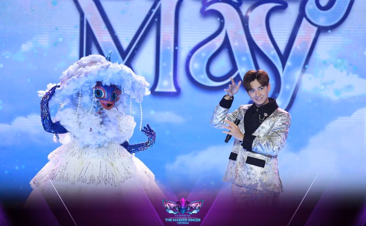 Lady Mây bên cạnh MC Ngô Kiến Huy. Lady Mây bên cạnh MC Ngô Kiến Huy.
