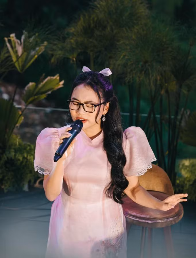 Phương Mỹ Chi thăng hoa trong show diễn tại Đà Lạt Phương Mỹ Chi thăng hoa trong show diễn tại Đà Lạt