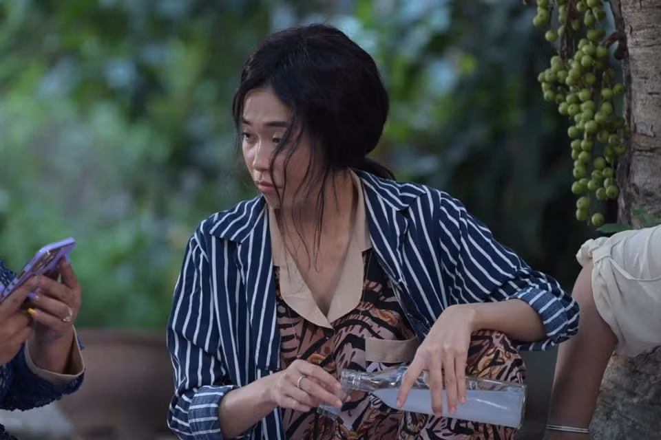 Tạo hình Ba lùi "khó nhận ra" của Nguyên Thảo trong Gia Đình Cục Súc