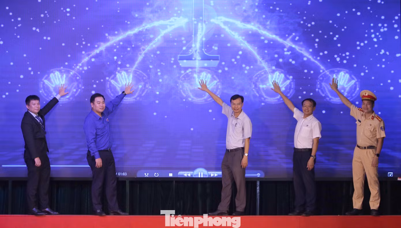 Nghi thức phát động chiến dịch. Ảnh: Lâm Đăng Hải