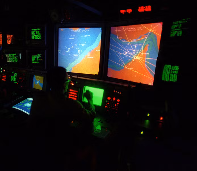 Hệ thống kiểm soát, phòng không và phòng thủ tên lửa Aegis trên khu trục hạm USS John S. McCain (DDG-56) 