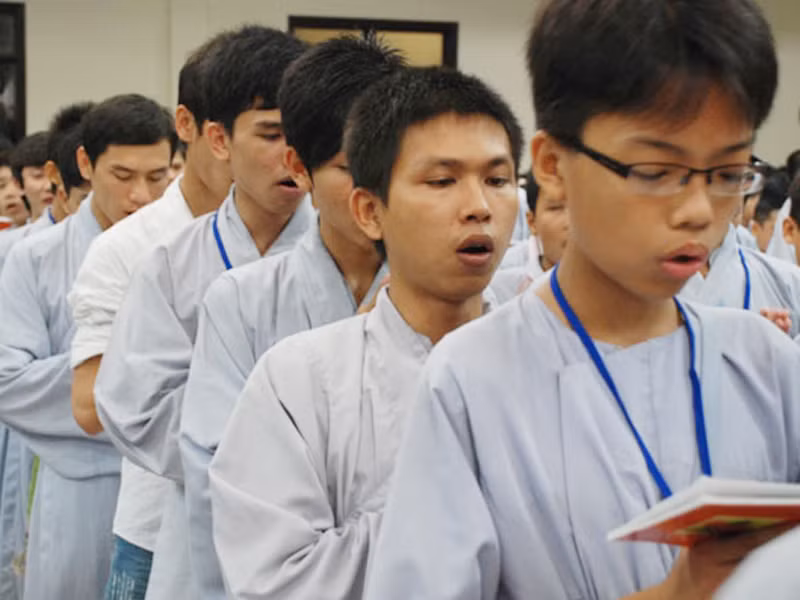 Bạn trẻ học hè tại chùa. Ảnh: chuahoangphap.com
