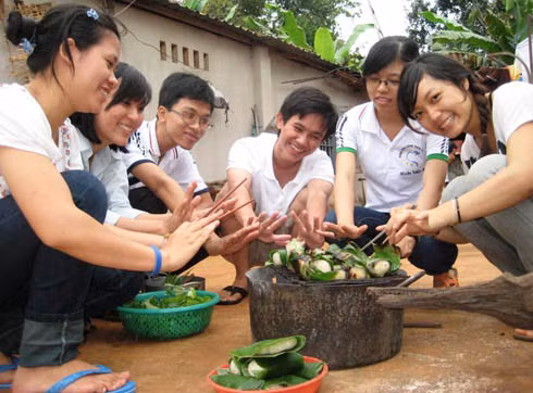 Nhiều bạn trẻ chọn cách tận hưởng kỳ nghỉ 30/4 và 1/5 theo kiểu du lịch nhóm. Ảnh: Thi Ngoan 