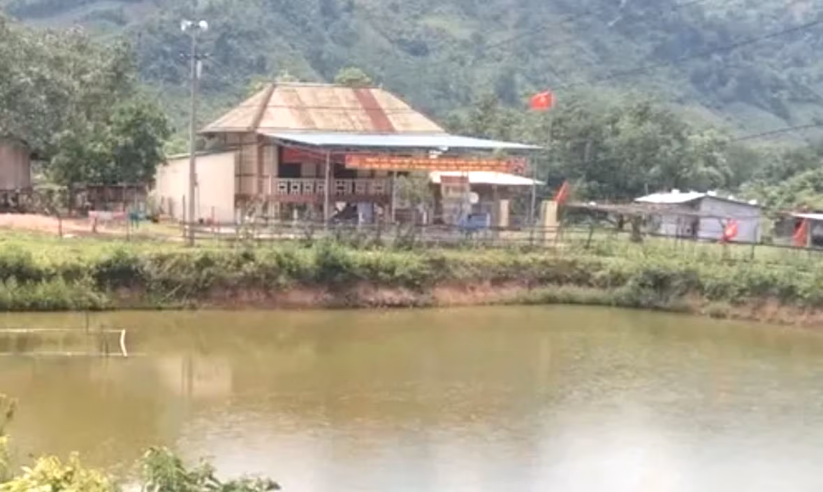 Một góc thôn A Liêng (xã Tà Rụt, huyện Đkrông), nơi xảy ra vụ hai cha con đánh nhau. Ảnh: Hưng Lâm Một góc thôn A Liêng (xã Tà Rụt, huyện Đkrông), nơi xảy ra vụ hai cha con đánh nhau. Ảnh: Hưng Lâm