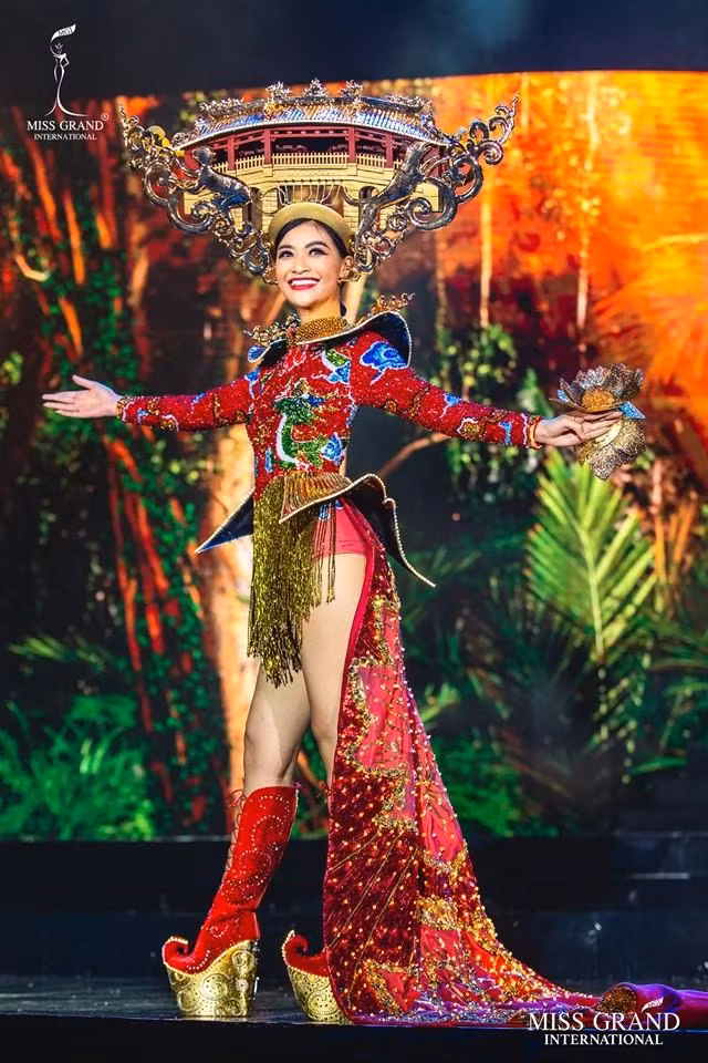 Trang phục dân tộc của Kiều Loan tại Miss Grand 2019. Trang phục dân tộc của Kiều Loan tại Miss Grand 2019.