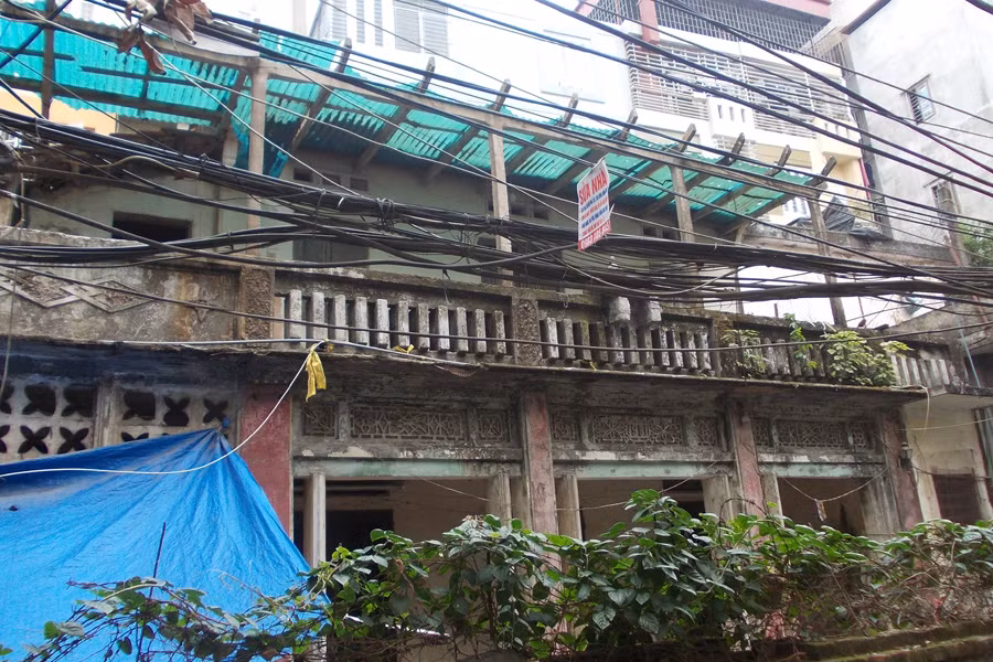 Rêu phong đã phủ kín ngôi nhà