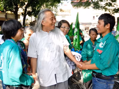 GS Phạm Đức Dương tham gia chuyến xe đạp xuyên Việt với nhóm “Hành trình xanh”