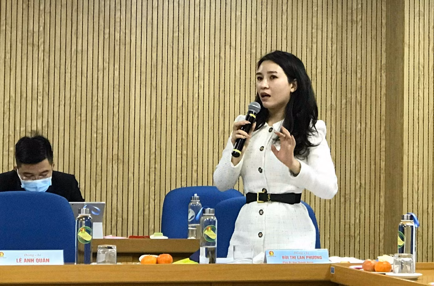 Chị Bùi Thị Lan Phương, Phó Bí thư Thành Đoàn, Chủ tịch Hội đồng Đội TP. Hà Nội phát biểu tại hội nghị