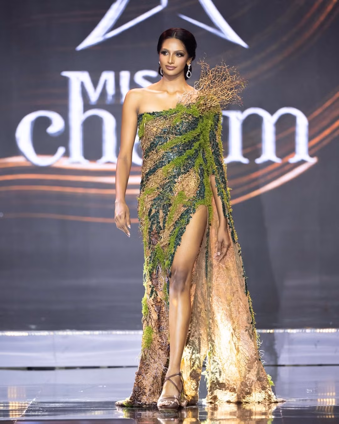 Rashmita Rasindran nổi bật xuyên suốt cuộc thi Miss Charm 2024. Cô là một trong những thí sinh trình diễn tốt nhất trong bán kết diễn ra ngày 18/12. Rashmita Rasindran nổi bật xuyên suốt cuộc thi Miss Charm 2024. Cô là một trong những thí sinh trình diễn tốt nhất trong bán kết diễn ra ngày 18/12.