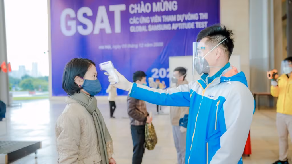 khi mà bối cảnh dịch bệnh Covid-19 có những diễn biến phức tạp, kỳ thi vẫn được tổ chức