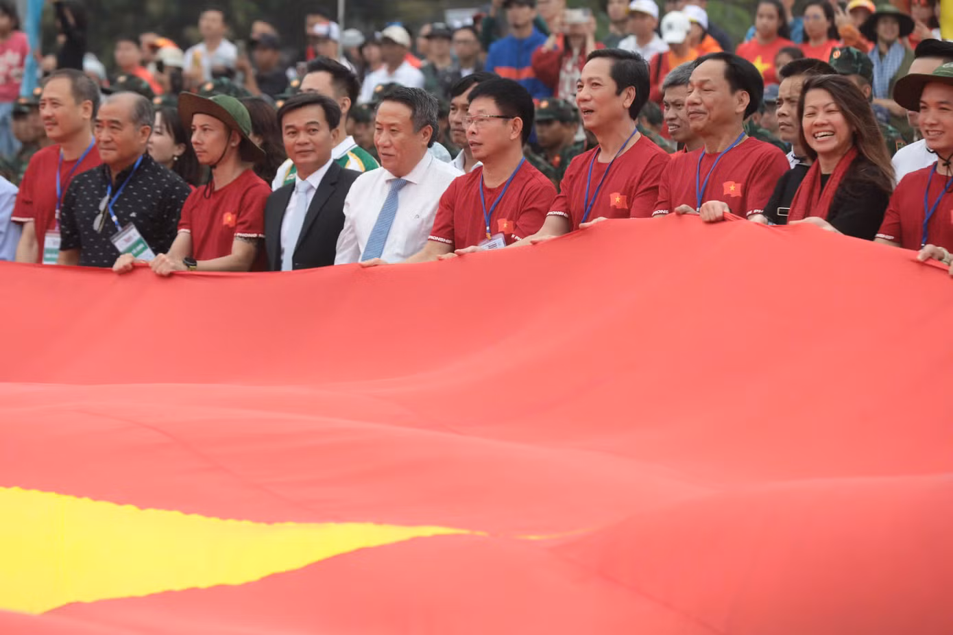 Lễ Thượng cờ Tổ quốc bên đôi bờ Hiền Lương - Bến Hải: Biểu tượng của hoà bình và thống nhất. Lễ Thượng cờ Tổ quốc bên đôi bờ Hiền Lương - Bến Hải: Biểu tượng của hoà bình và thống nhất.