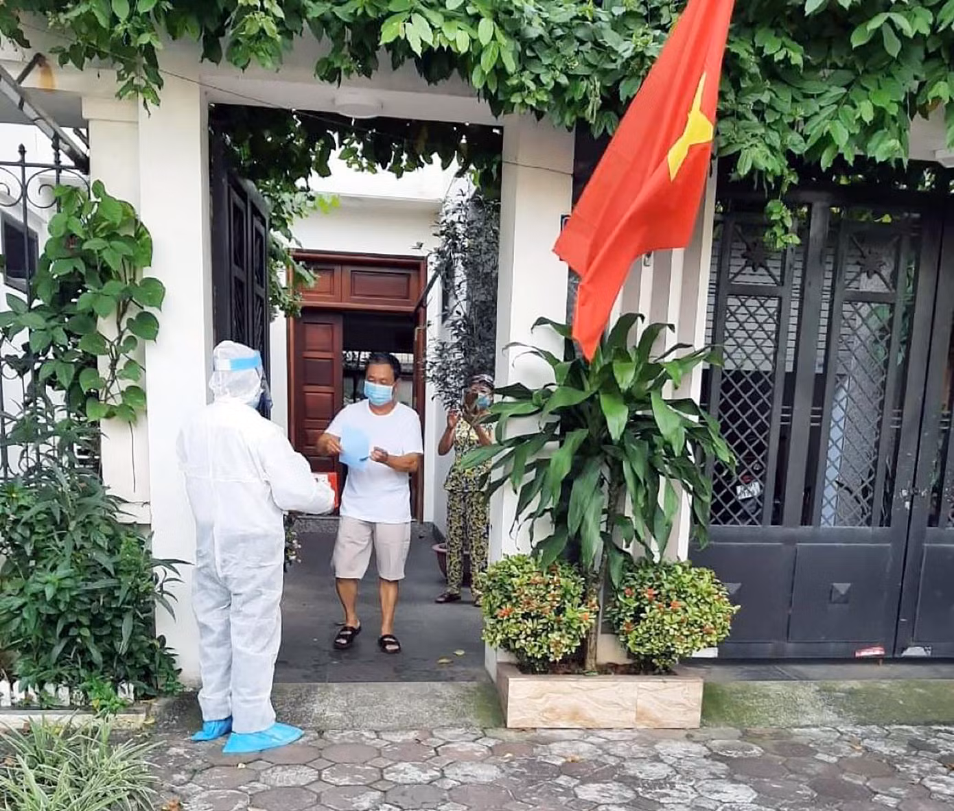 Những thanh niên tình nguyện tham gia công tác vận động, hỗ trợ bầu cử.