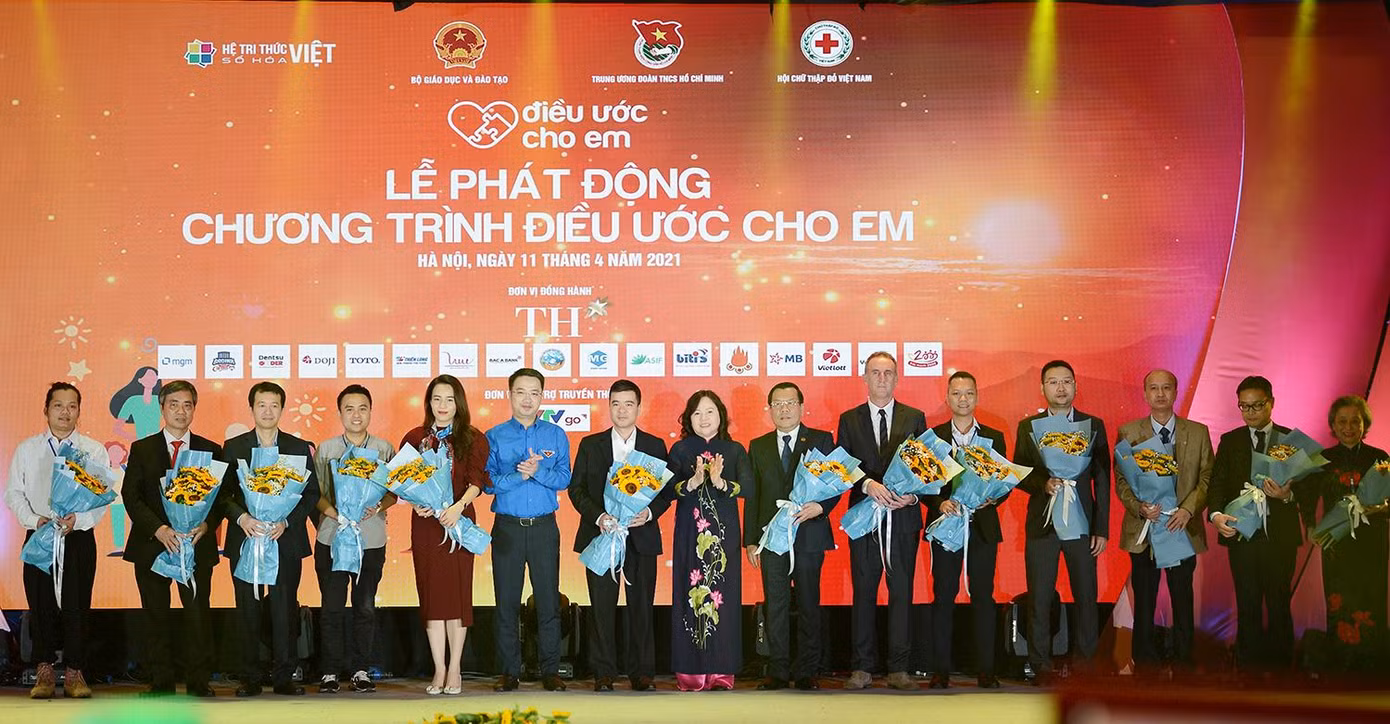 Tại chương trình, Ban Tổ chức tiếp nhận nguồn lực từ các đơn vị, tập thể cá nhân.