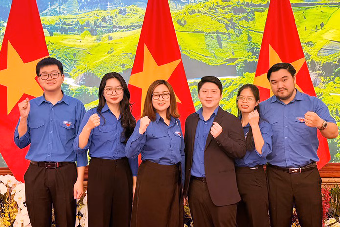 Cô nàng thường xuyên tham gia các hoạt động xã hội của Đoàn Thanh niên ĐHQG Hà Nội. Cô nàng thường xuyên tham gia các hoạt động xã hội của Đoàn Thanh niên ĐHQG Hà Nội.