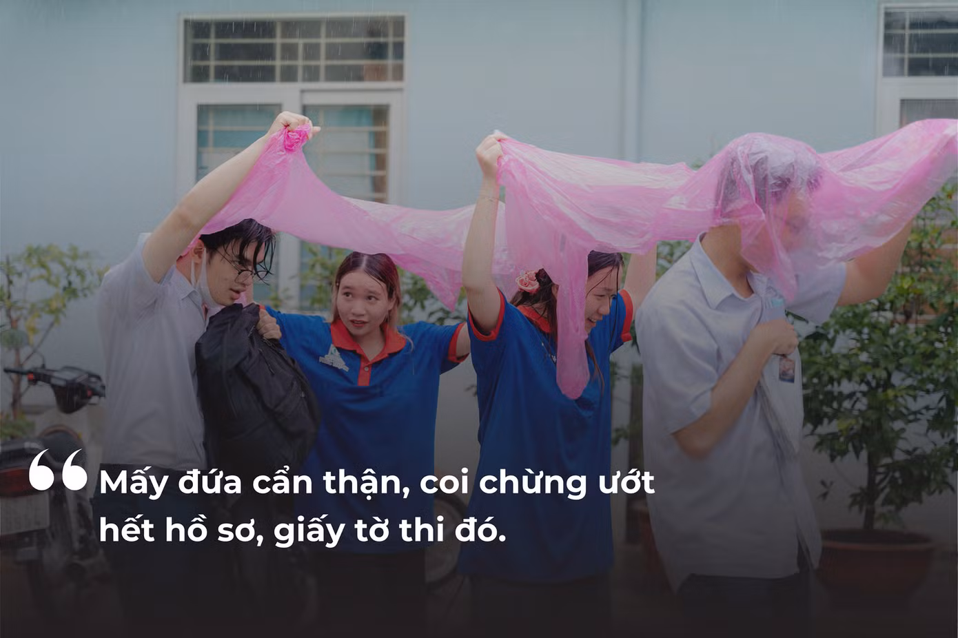 Hết mình vì thí sinh.