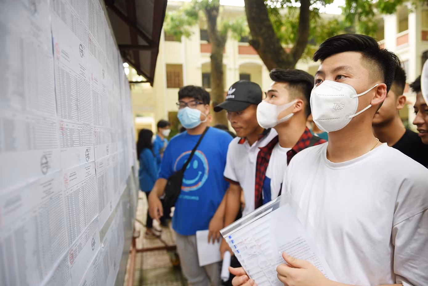 Hơn 1 triệu thí sinh làm thủ tục trước kỳ thi tốt nghiệp THPT 2022.