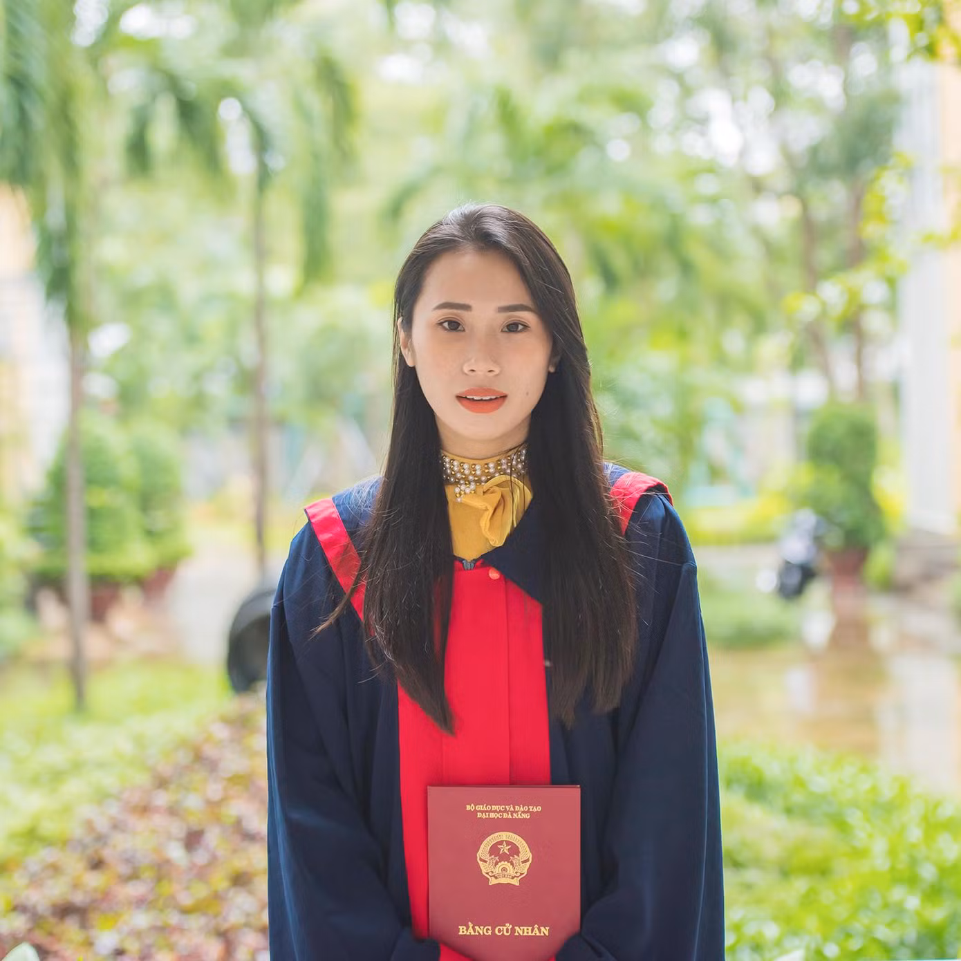 Đào Thị Thanh Trà (cựu sinh viên khoa Quốc tế học, trường ĐH Ngoại ngữ, ĐH Đà Nẵng).