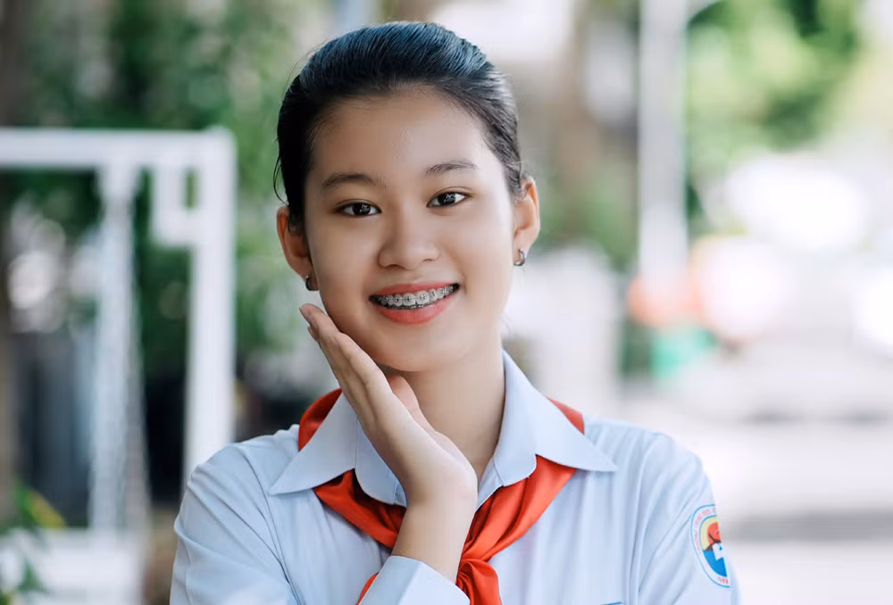 Em Đặng Cát Tiên (SN 2009, ở Khánh Hoà) là nữ sinh trẻ tuổi nhất trong Top 20 đề cử 'Gương mặt trẻ Việt Nam tiêu biểu' năm 2023.