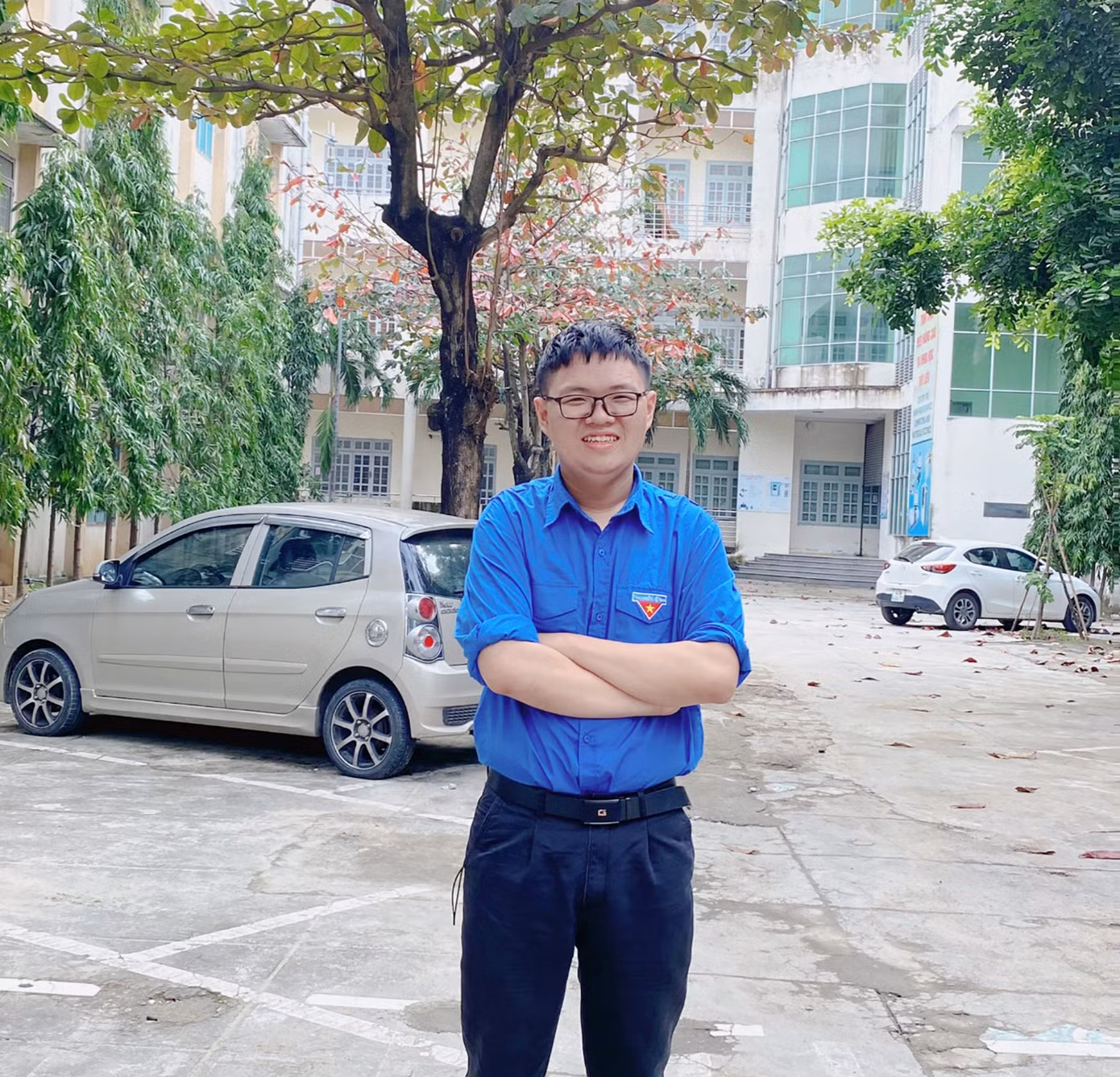 Tạ Hoàng Phúc (năm thứ tư, ngành Sư phạm Hoá học, khoa Hoá học trường ĐH Sư phạm, ĐH Đà Nẵng).