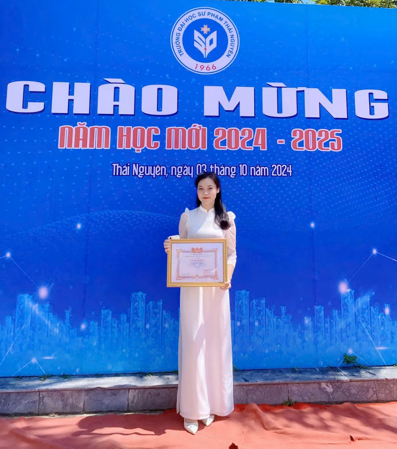 Đinh Thị Hồng đã có nhiều nỗ lực trong hành trình chinh phục Giải thưởng 'Sao Tháng Giêng' - phần thưởng cao quý do T.Ư Hội Sinh viên Việt Nam trao tặng.
