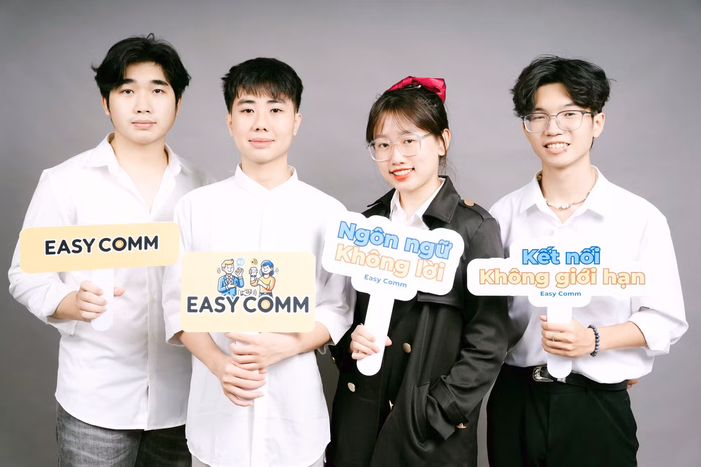 Nhóm sinh viên trường ĐH Mở Hà Nội tại cuộc thi 'Bệ phóng Khởi nghiệp - Startup Launchpad' lần thứ II, năm 2024.