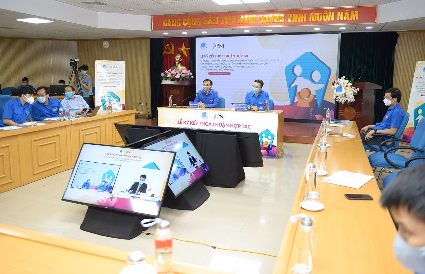 Tại chương trình cũng chính thức phát động Cuộc thi ảnh online với chủ đề "Gia đình trẻ hạnh phúc".