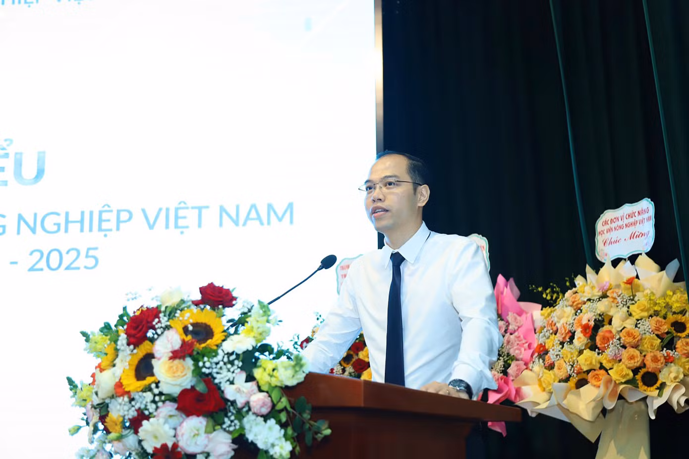 Anh Nguyễn Tiến Hưng - Phó Bí thư Thành Đoàn, Chủ tịch Hội Sinh viên TP. Hà Nội phát biểu chỉ đạo Đại hội.