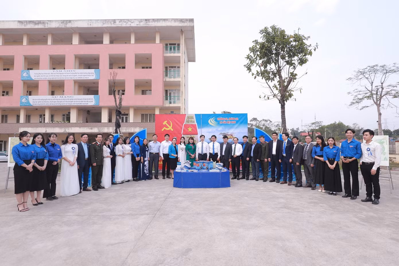 Các đại biểu tham dự chương trình.