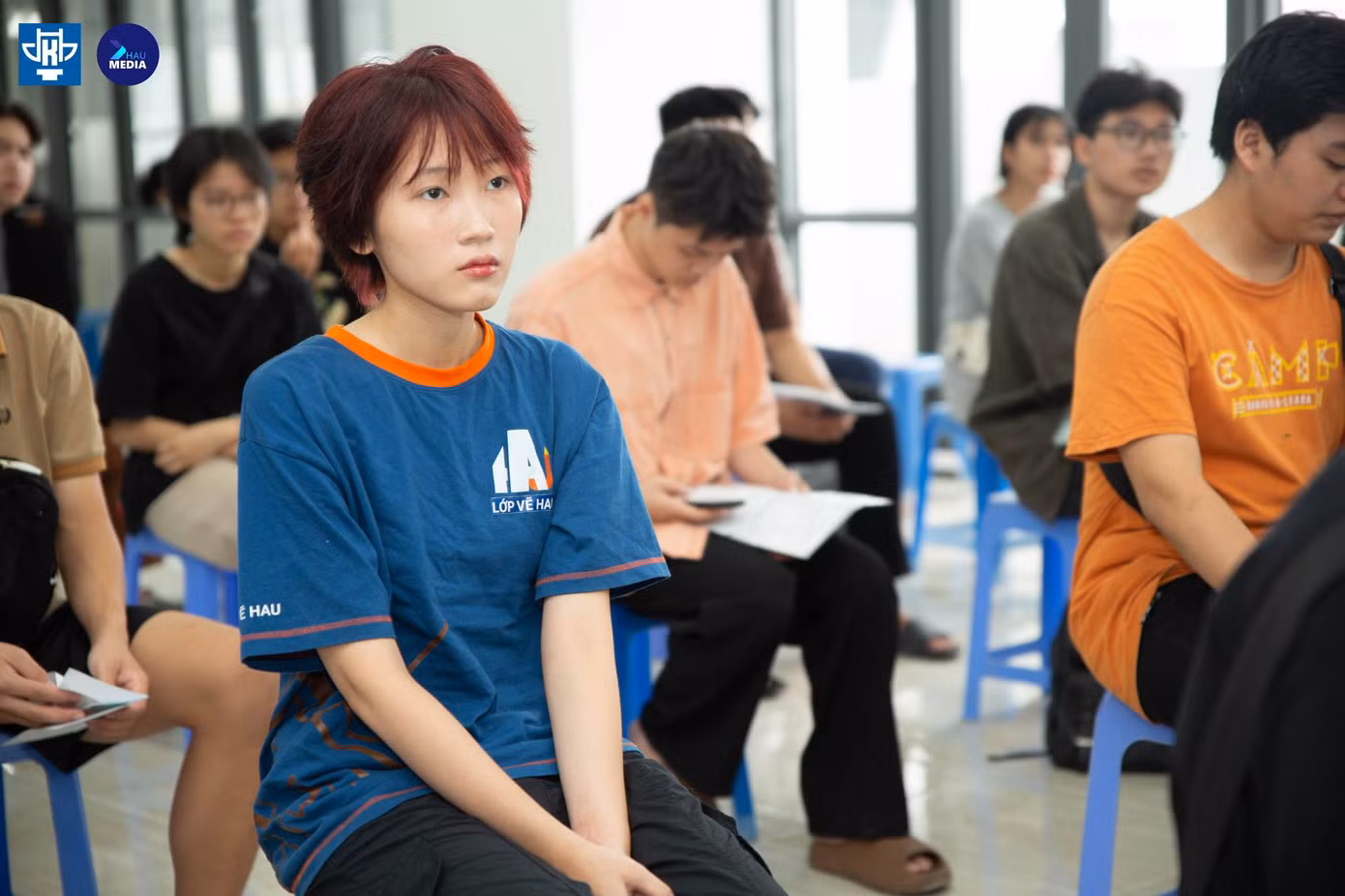 Hàng nghìn thí sinh đến từ các tỉnh thành, đã có mặt từ sớm để chuẩn bị cho buổi thi năng khiếu. Hàng nghìn thí sinh đến từ các tỉnh thành, đã có mặt từ sớm để chuẩn bị cho buổi thi năng khiếu.