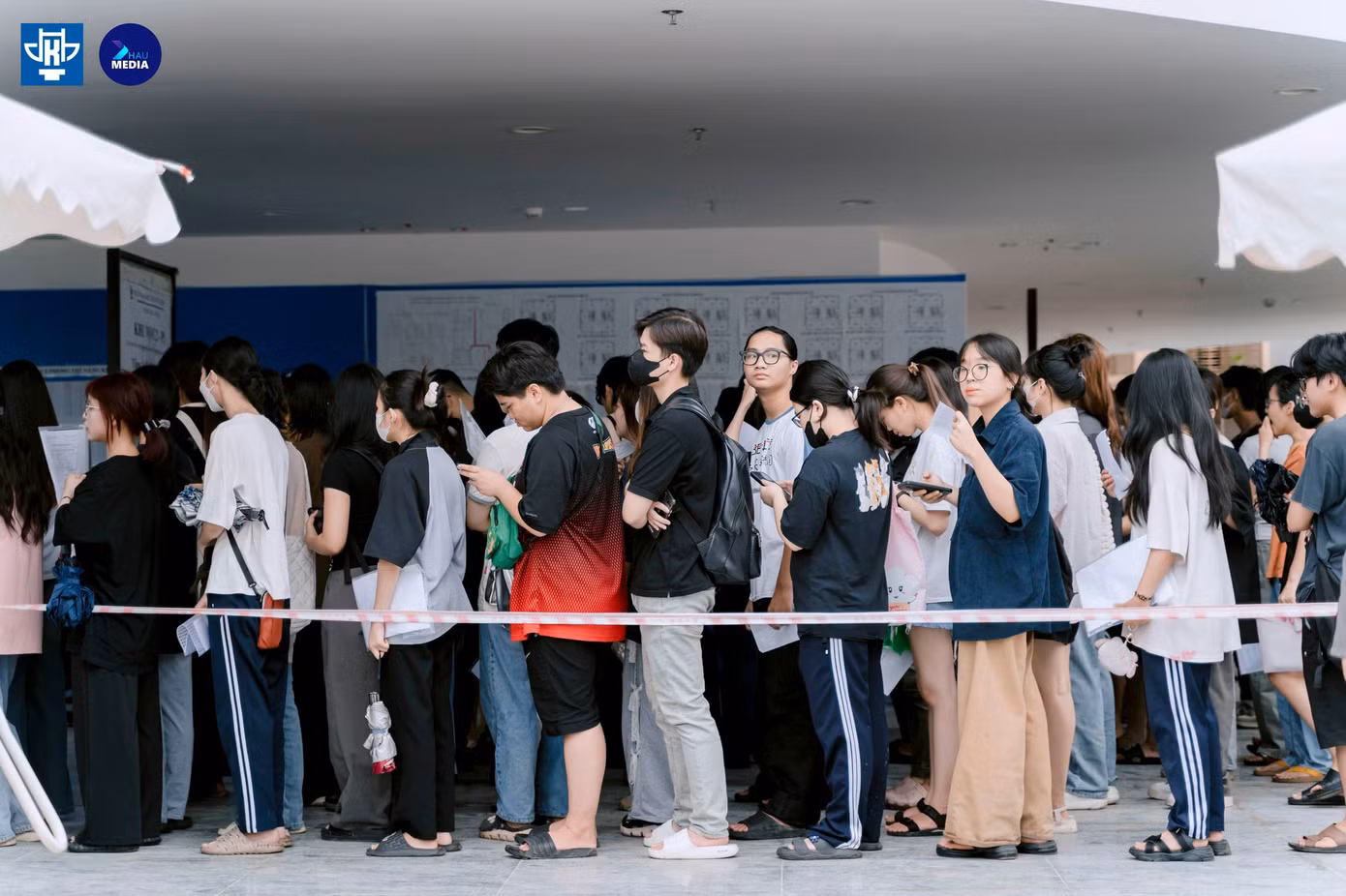 Theo quy định, các thí sinh đăng ký xét tuyển vào các ngành năng khiếu có tổ hợp thi/xét tuyển V00, V01, V02, H00, H02 phải tham dự kỳ thi năng khiếu năm 2024 do trường ĐH Kiến trúc Hà Nội tổ chức. Theo quy định, các thí sinh đăng ký xét tuyển vào các ngành năng khiếu có tổ hợp thi/xét tuyển V00, V01, V02, H00, H02 phải tham dự kỳ thi năng khiếu năm 2024 do trường ĐH Kiến trúc Hà Nội tổ chức.