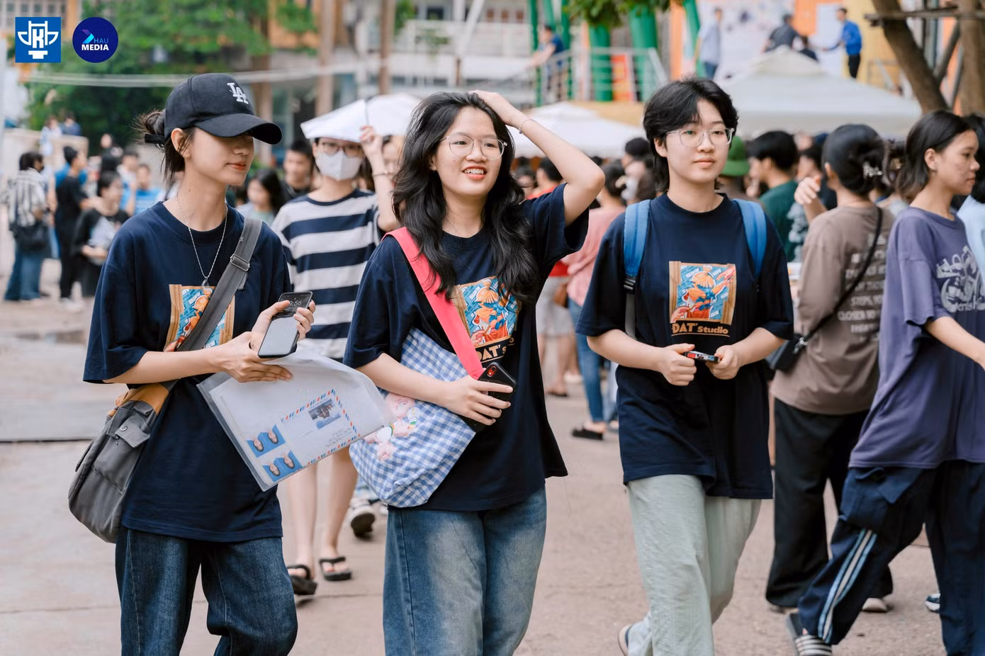 Năm học 2024 - 2025, trường ĐH Kiến trúc Hà Nội tổ chức tuyển sinh trình độ đại học hình thức chính quy, với 26 ngành/chuyên ngành/chương trình đào tạo đại trà, cùng chương trình đào tạo Kiến trúc sư tài năng K+, Kỹ sư tài năng X+ và các chương trình đào tạo liên kết cấp bằng quốc tế. Ảnh: HAU media Năm học 2024 - 2025, trường ĐH Kiến trúc Hà Nội tổ chức tuyển sinh trình độ đại học hình thức chính quy, với 26 ngành/chuyên ngành/chương trình đào tạo đại trà, cùng chương trình đào tạo Kiến trúc sư tài năng K+, Kỹ sư tài năng X+ và các chương trình đào tạo liên kết cấp bằng quốc tế. Ảnh: HAU media