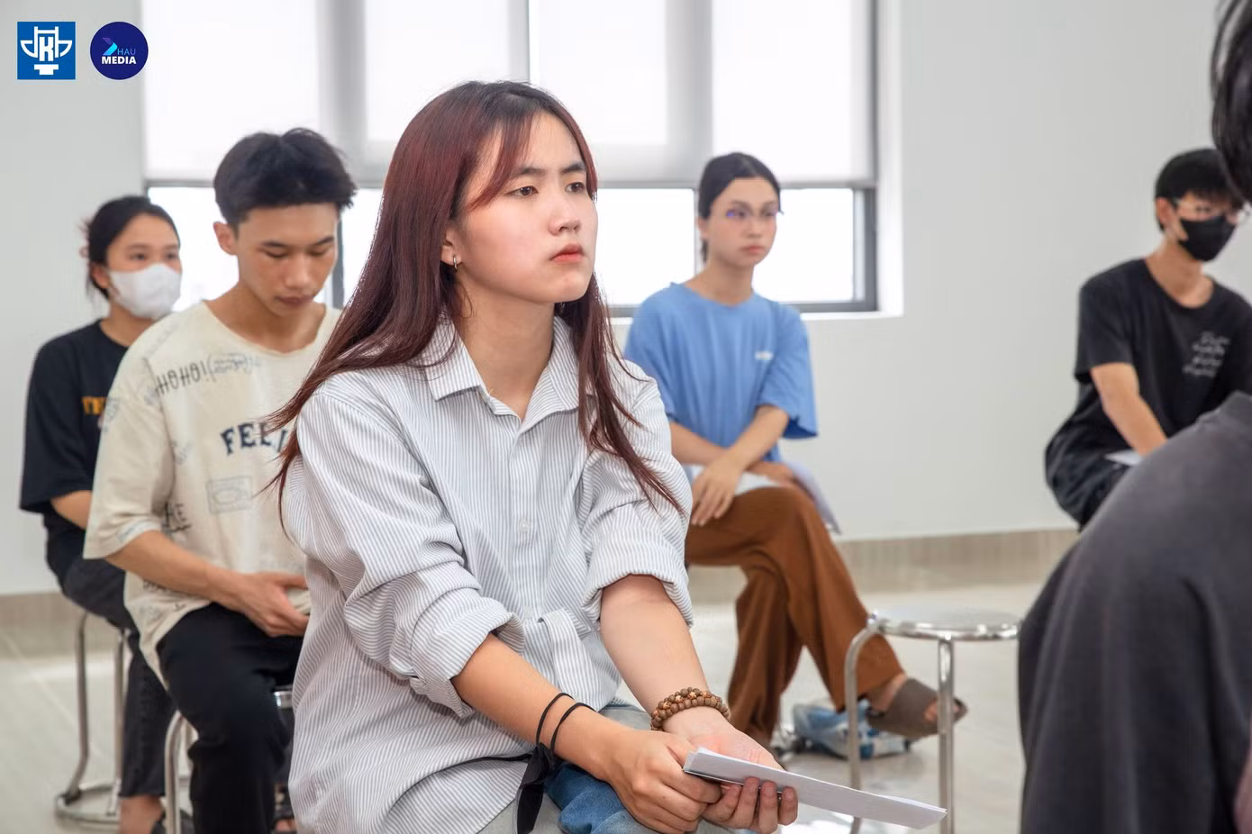 Hàng nghìn thí sinh đến từ các tỉnh thành, đã có mặt từ sớm để chuẩn bị cho buổi thi năng khiếu. Hàng nghìn thí sinh đến từ các tỉnh thành, đã có mặt từ sớm để chuẩn bị cho buổi thi năng khiếu.