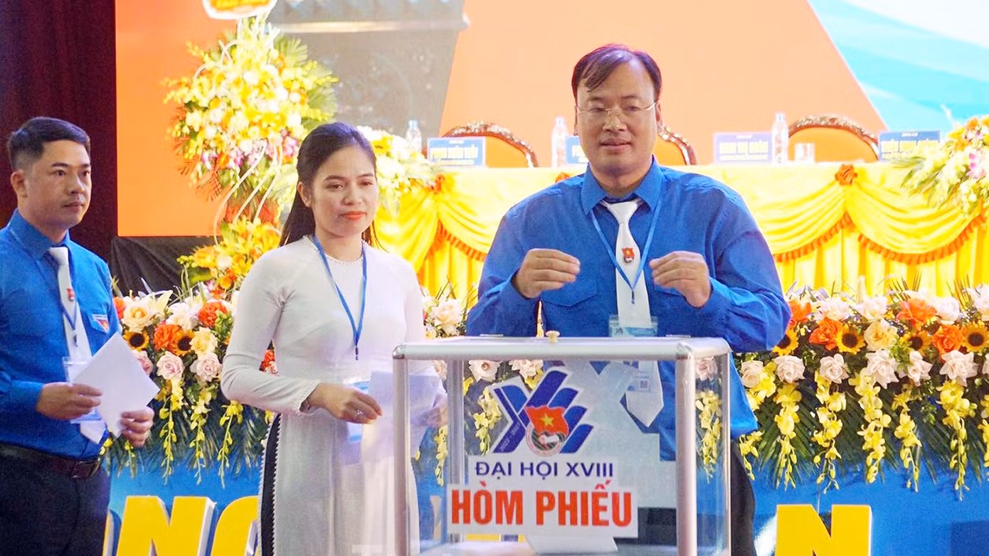 Anh Thiệu Minh Quỳnh tái đắc cử Bí thư Tỉnh Đoàn và chị Đinh Thị Hoàn tái đắc cử Phó Bí thư Tỉnh Đoàn Thái Bình.