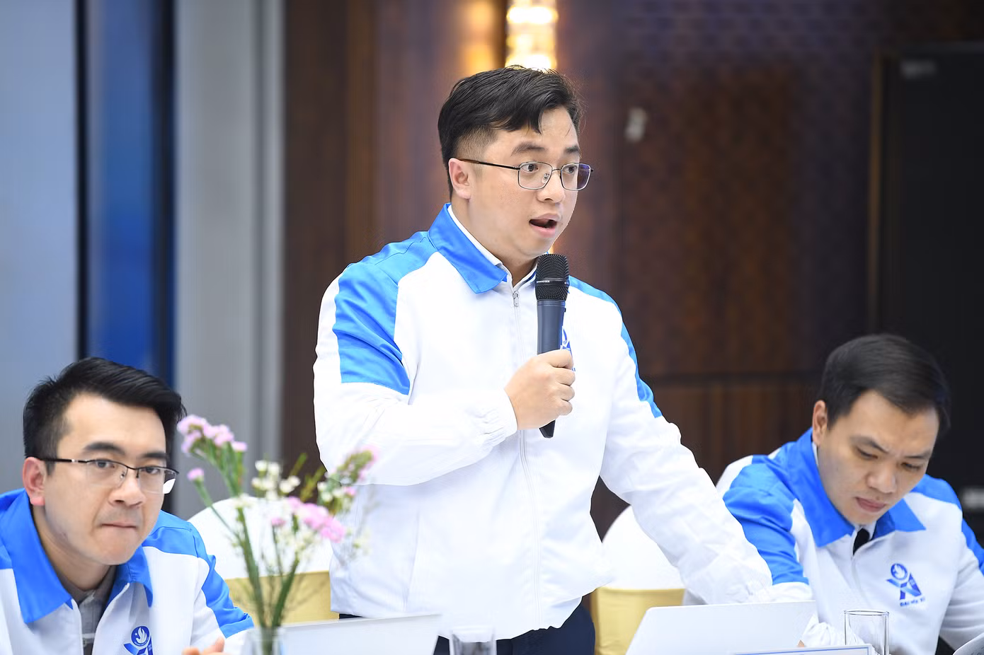 Các đại biểu chia sẻ tại Hội nghị.