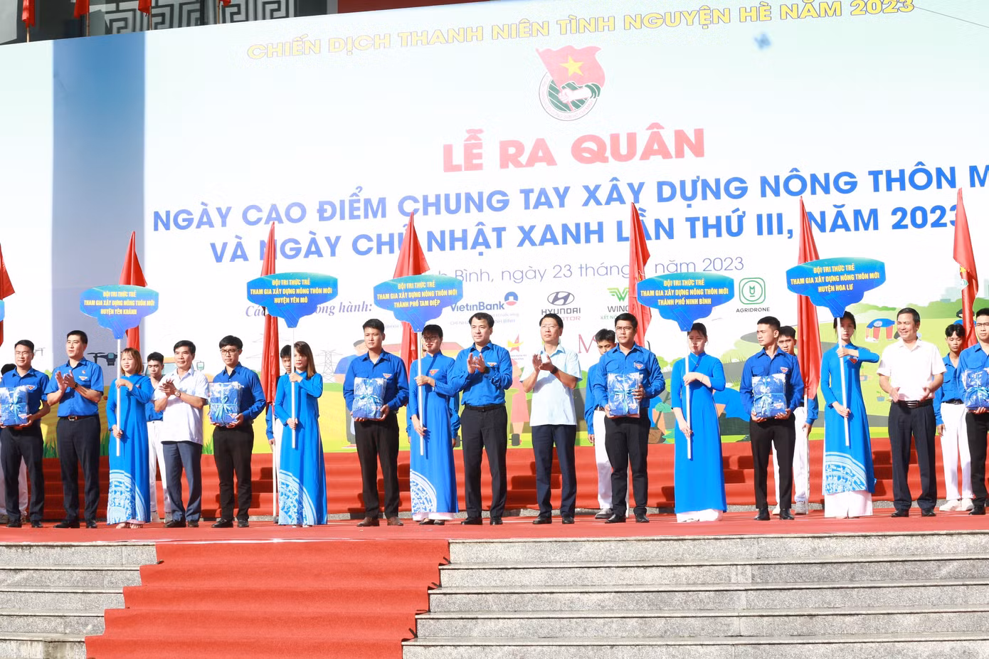 Tuổi trẻ cả nước khởi động Ngày cao điểm tình nguyện xây dựng nông thôn mới.